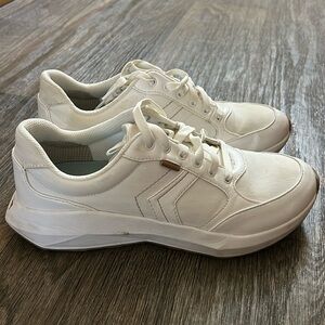 Dr. Scholl’s sneaker
